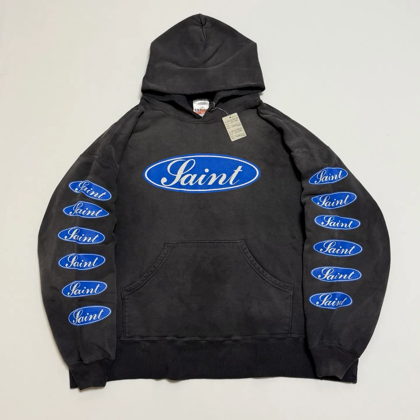 SAINT Mxxxxxx HOODIE/LOVE AMONG/BLK blue SAINT barrage slogan hoodie, washed black S-XL, the latest version, revised many times, the version is closer to the original version, and the street flavor is stronger! Heavy washing with water-sprayed fading process for stronger distressing effect. Handmade wormhole destruction treatment. Authentic level extreme distressed crack printing. The main mark and wash mark are all correct versions.
